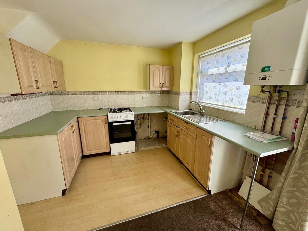 Property photo 3 of 12 Kitchen