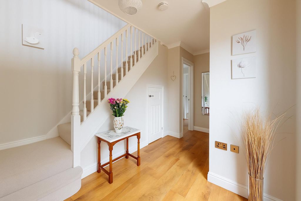 Property photo 3 of 32 51Ecc458-0E1B-48E7-9C8E-A5948Ffec2C5.Png
