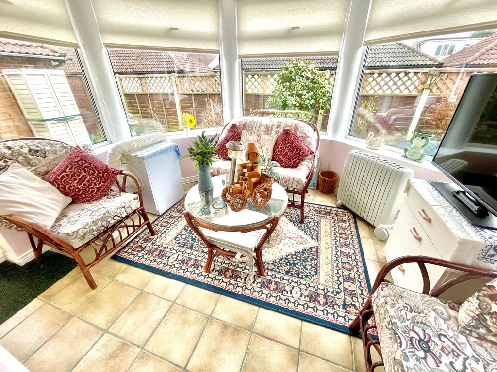 Property photo 2 of 14 27 The Leas Conservatory