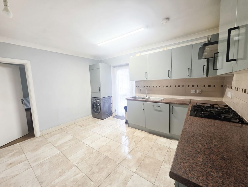 Property photo 2 of 5 Photo 4