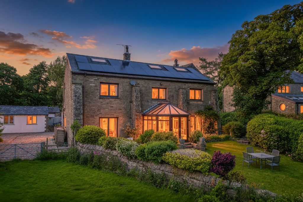 Property photo 1 of 53 4703422