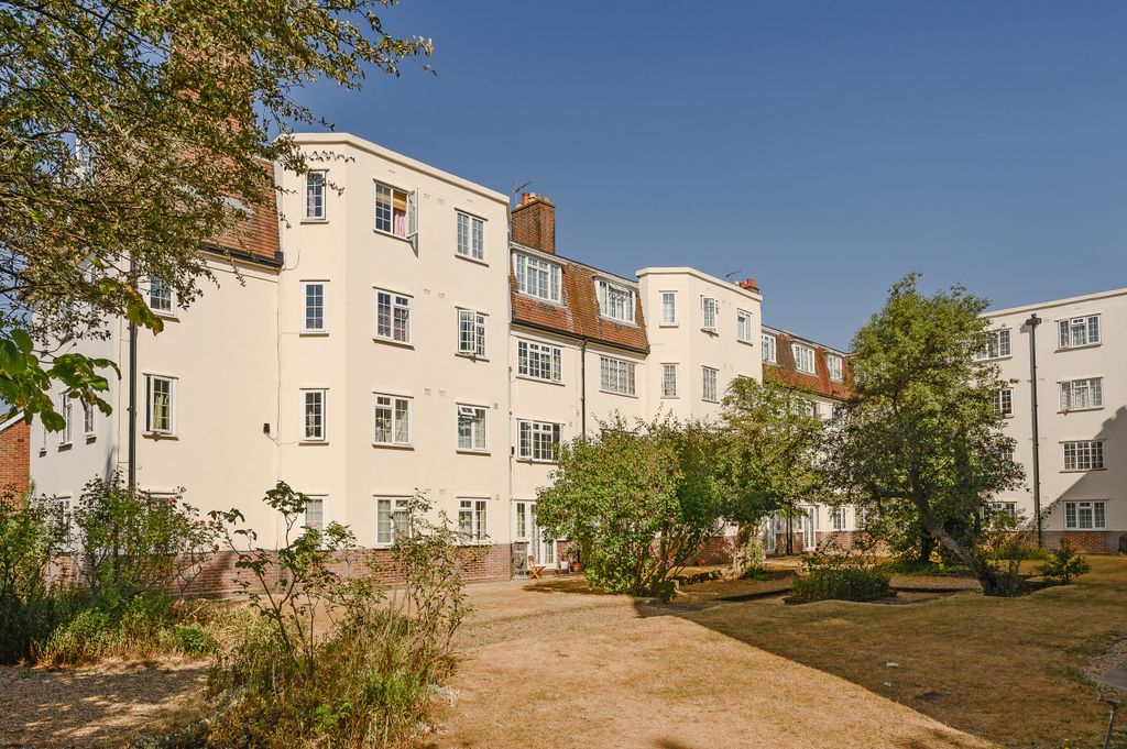 Property photo 1 of 8 Exterior