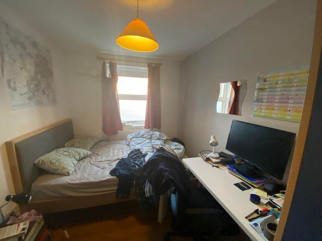 Property photo 2 of 6 A Cozy Double Bedroom With Natural Light, Perfect ...