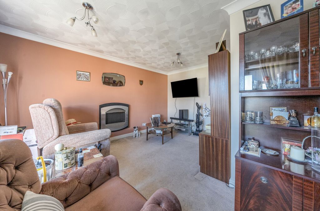 Property photo 2 of 11 1358452-8-68Dbc2c...