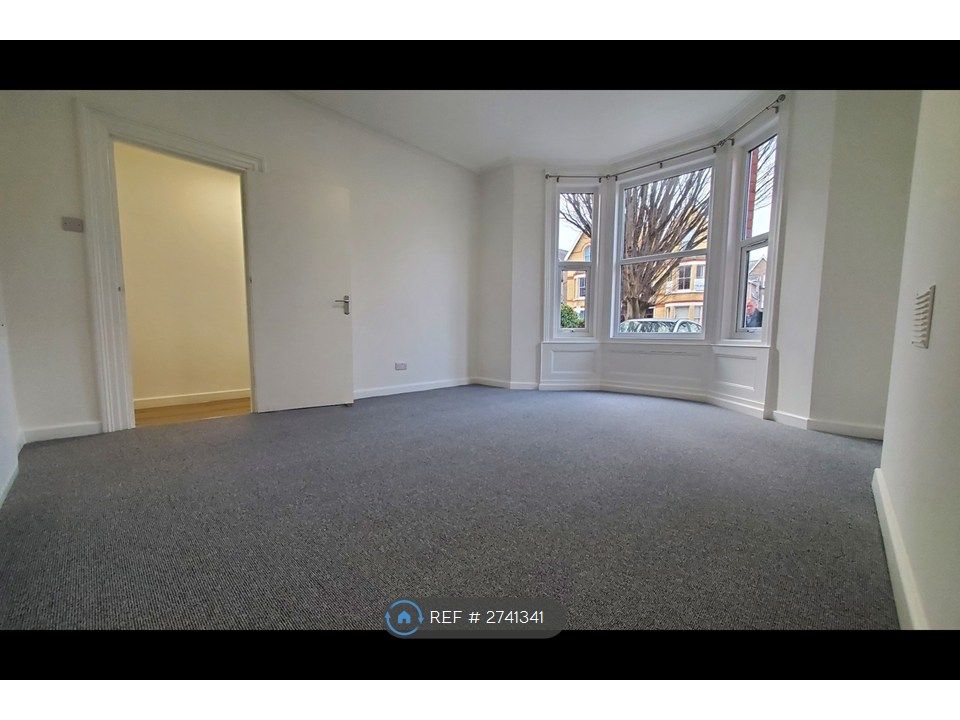 Property photo 2 of 14 Lounge