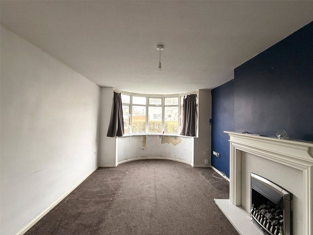 Property photo 3 of 20 Lounge