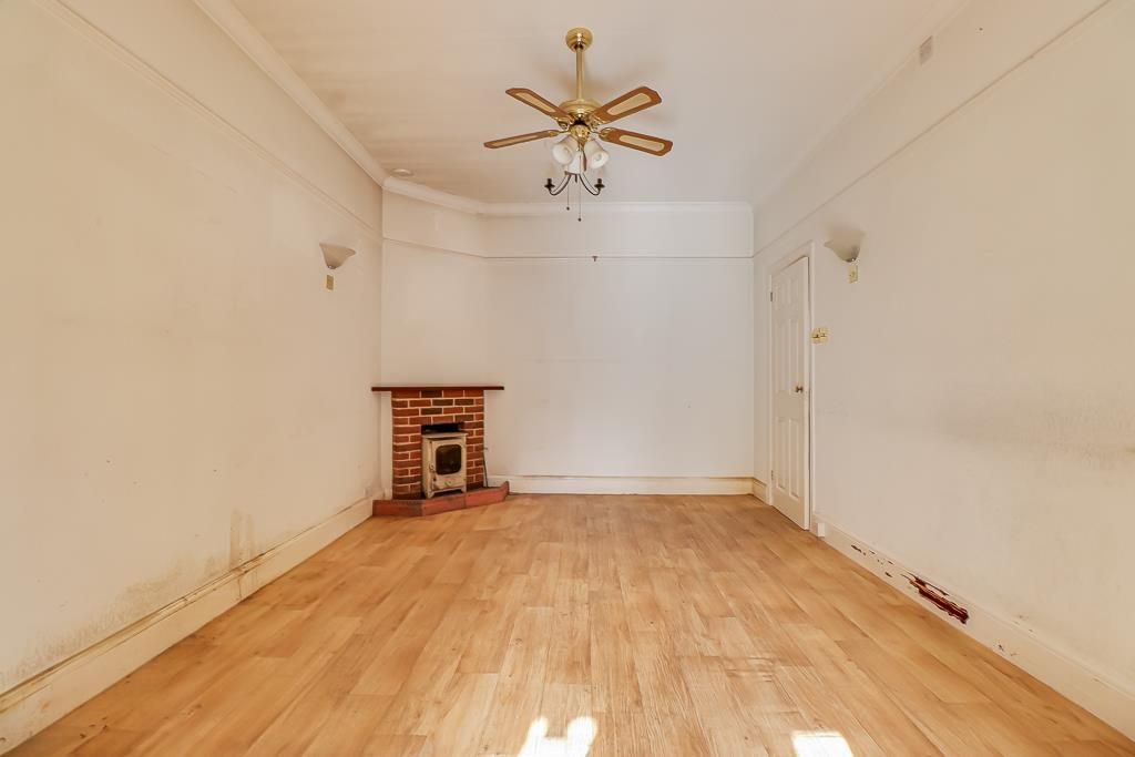 Property photo 3 of 27 Lounge