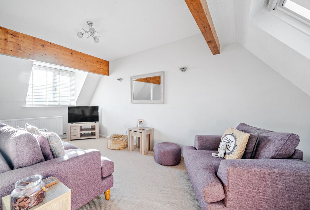 Property photo 3 of 8 1394203-7-695Bef6...