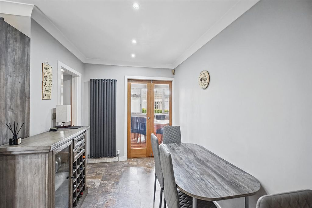 Property photo 3 of 24 Secaurin Avenue-16.Jpg