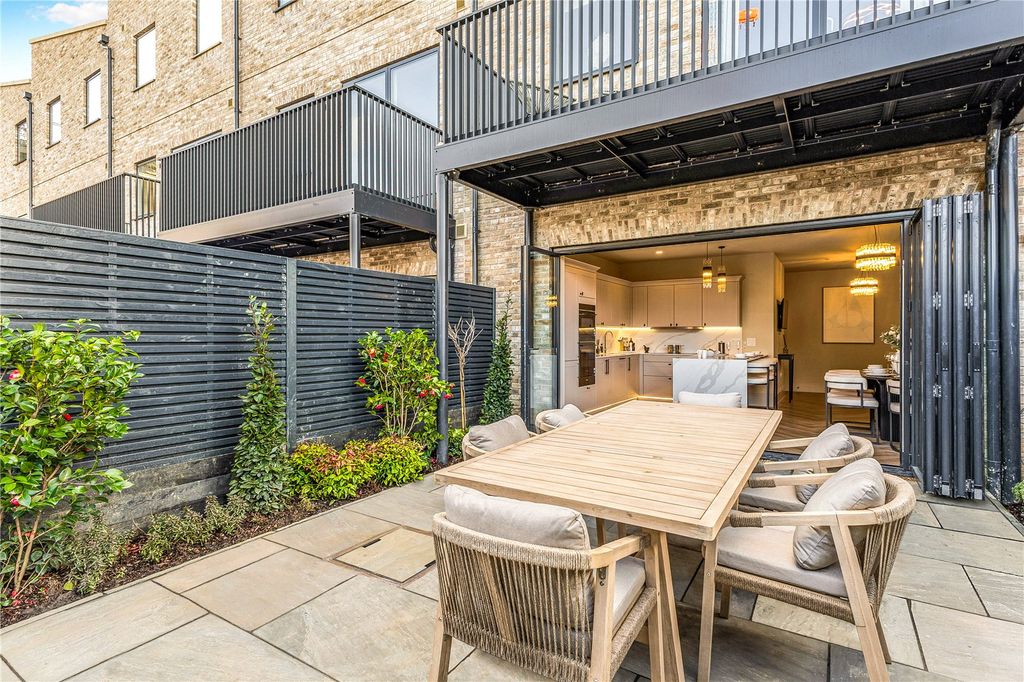 Property photo 3 of 14 Bath Press Townhouse