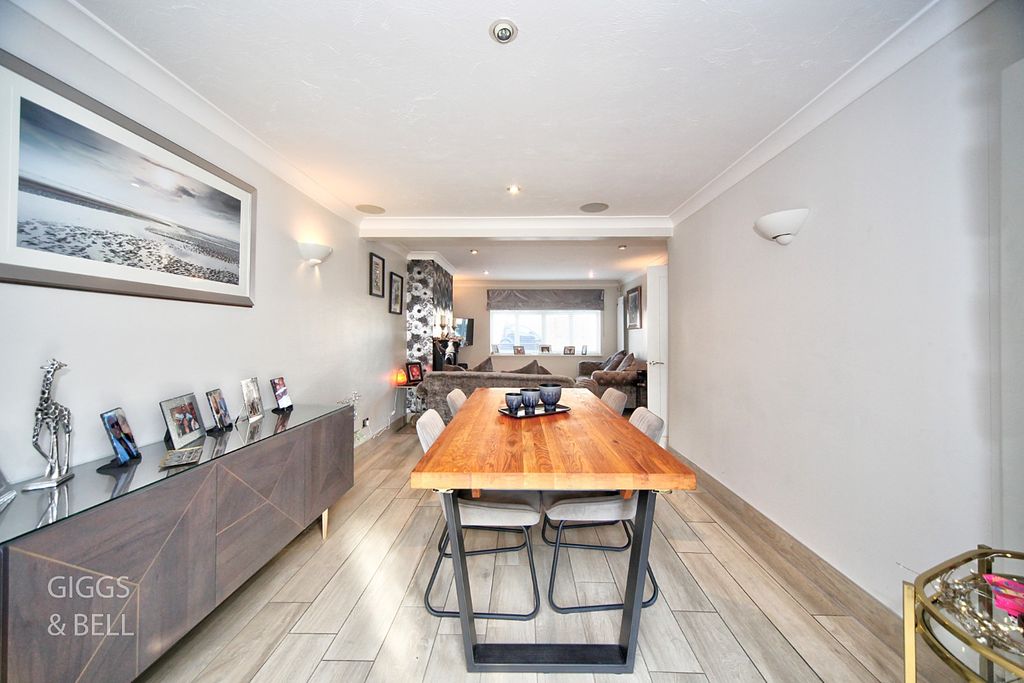 Property photo 3 of 20 4765752