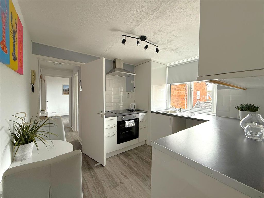 Property photo 2 of 10 4.Jpeg