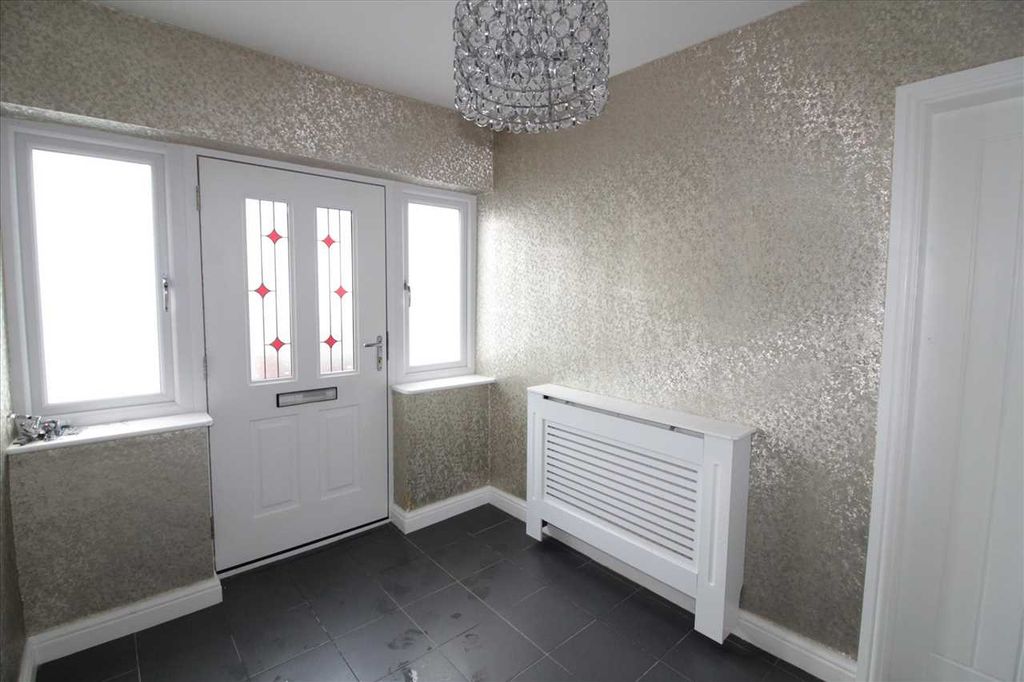 Property photo 2 of 10 Entrance Hall