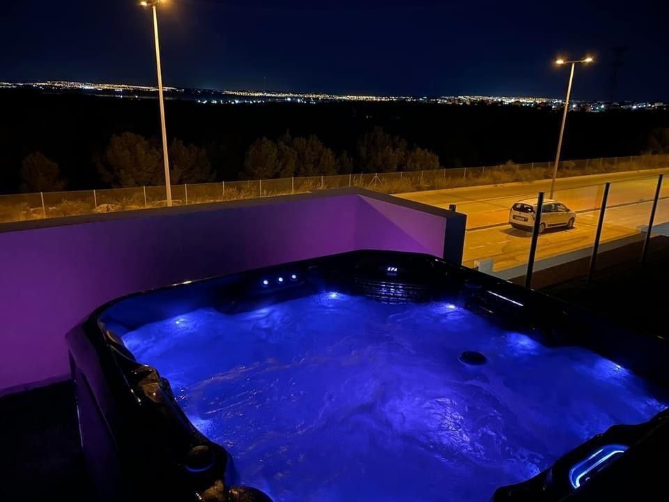 Property photo 2 of 36