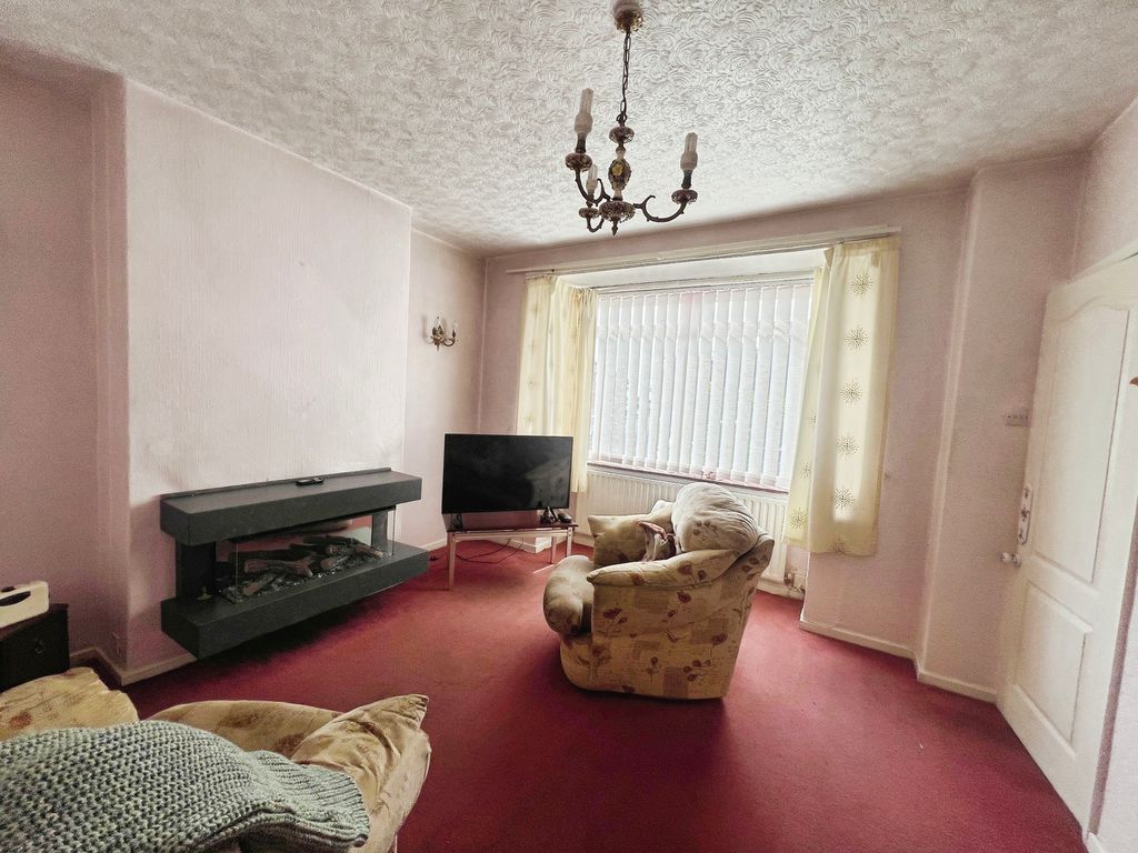 Property photo 2 of 18 Lounge