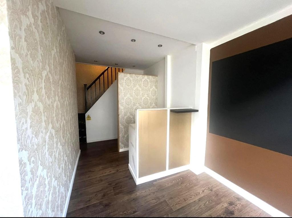 Property photo 2 of 16 Entrance