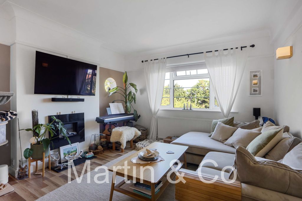 Property photo 3 of 14 1532987063 - 27 Merton Mansions, Bushey Road, Sw20