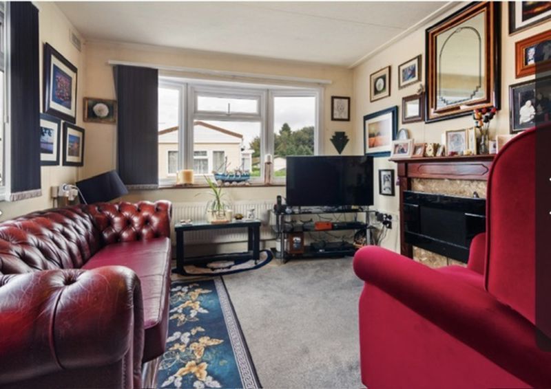 Property photo 3 of 11 Lounge