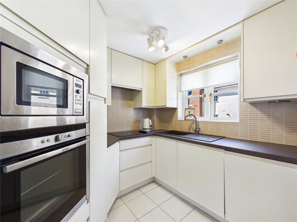Property photo 2 of 18 Picture No. 11