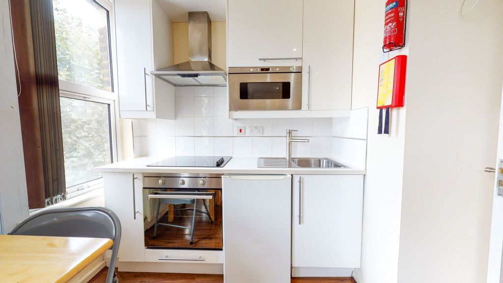 Property photo 2 of 10 Kitchen