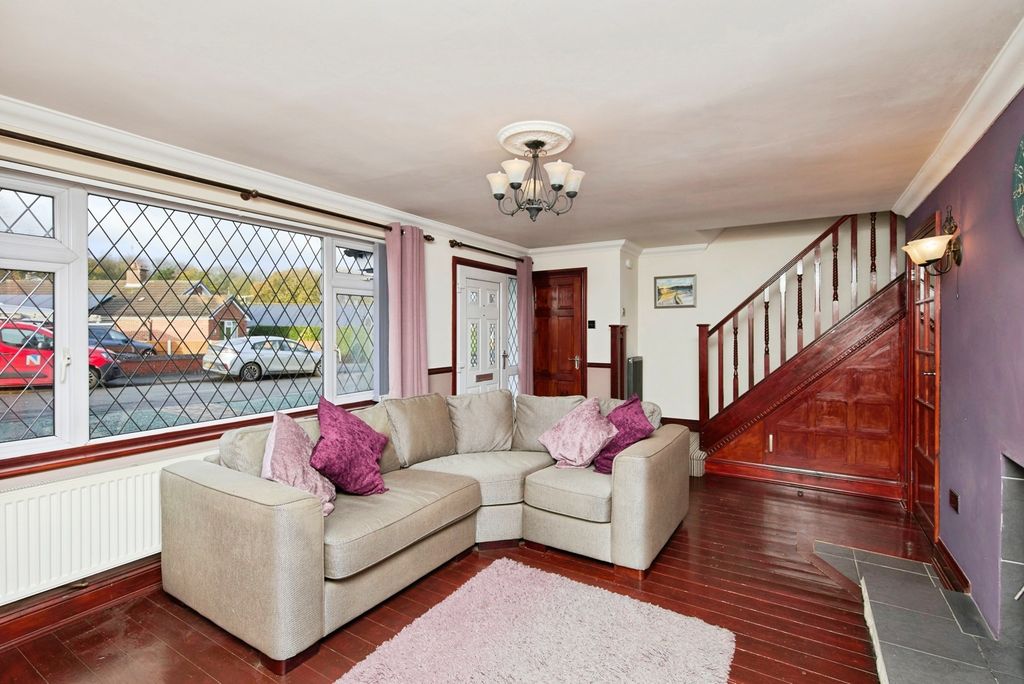 Property photo 3 of 25 Lounge