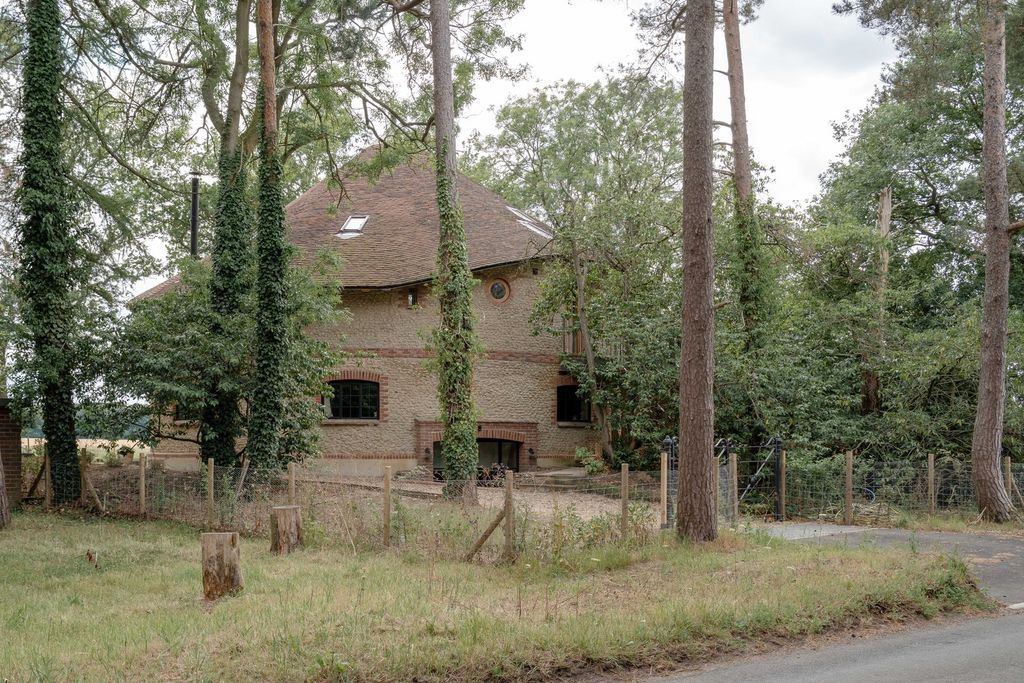 Property photo 3 of 39 298420 - The Roundhouse, Park Lane, Old Knebworth Sg3 6Pp - High Res-01101.Jpg