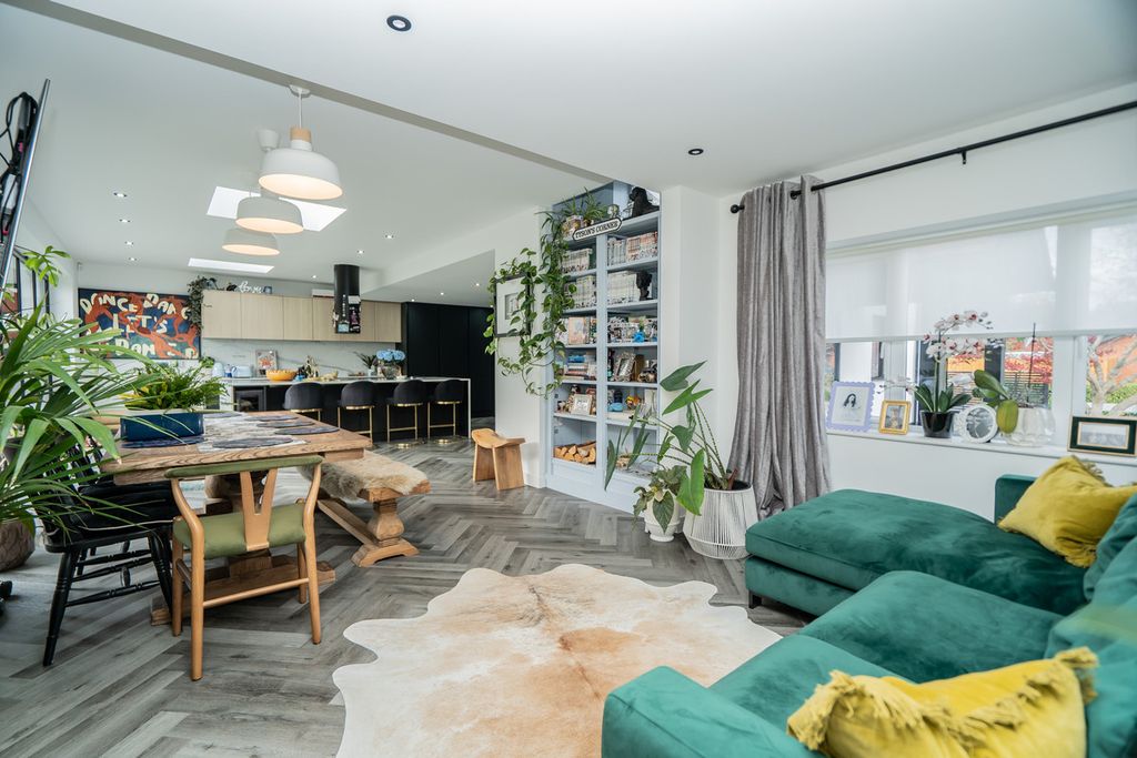 Property photo 3 of 26