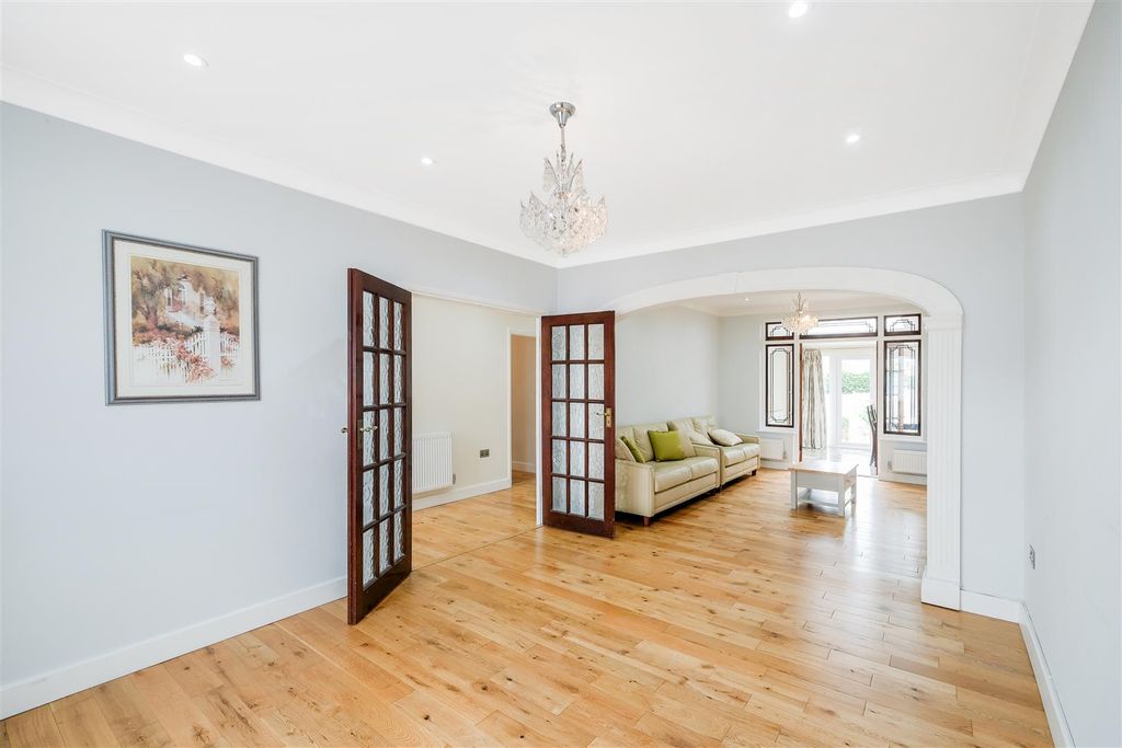Property photo 3 of 31 16 Peaketon Ave-1.Jpg