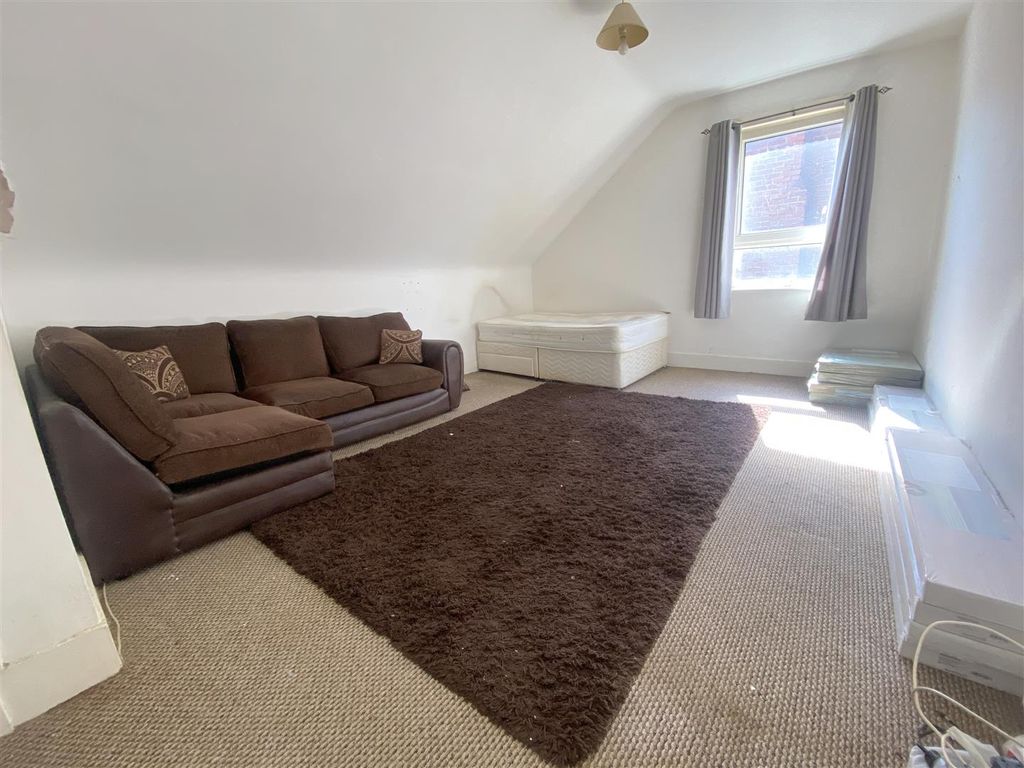 Property photo 3 of 10 Living Room ( Front )