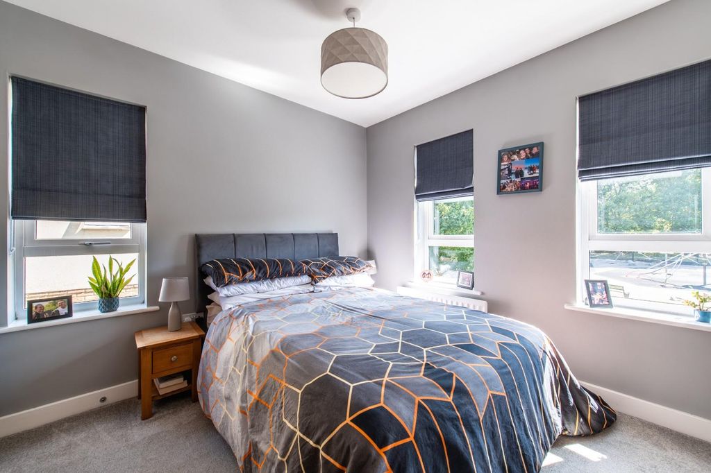 Property photo 3 of 11 Master Bedroom