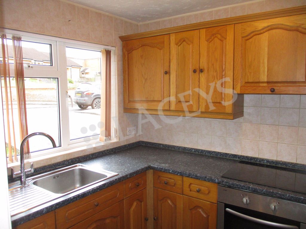 Property photo 3 of 9 Kitchen