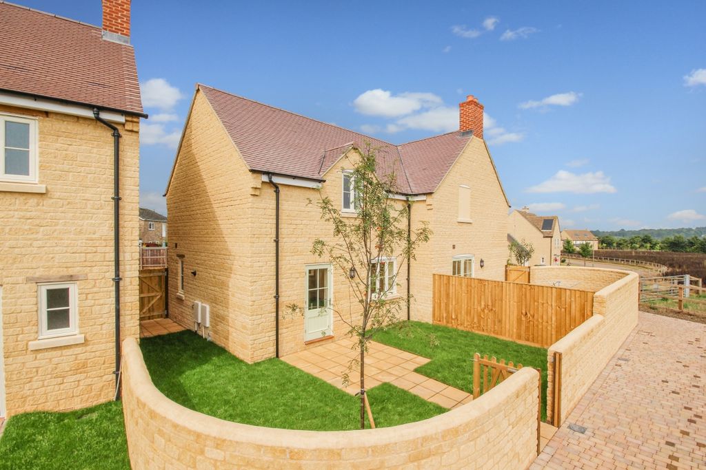 Property photo 1 of 7 External