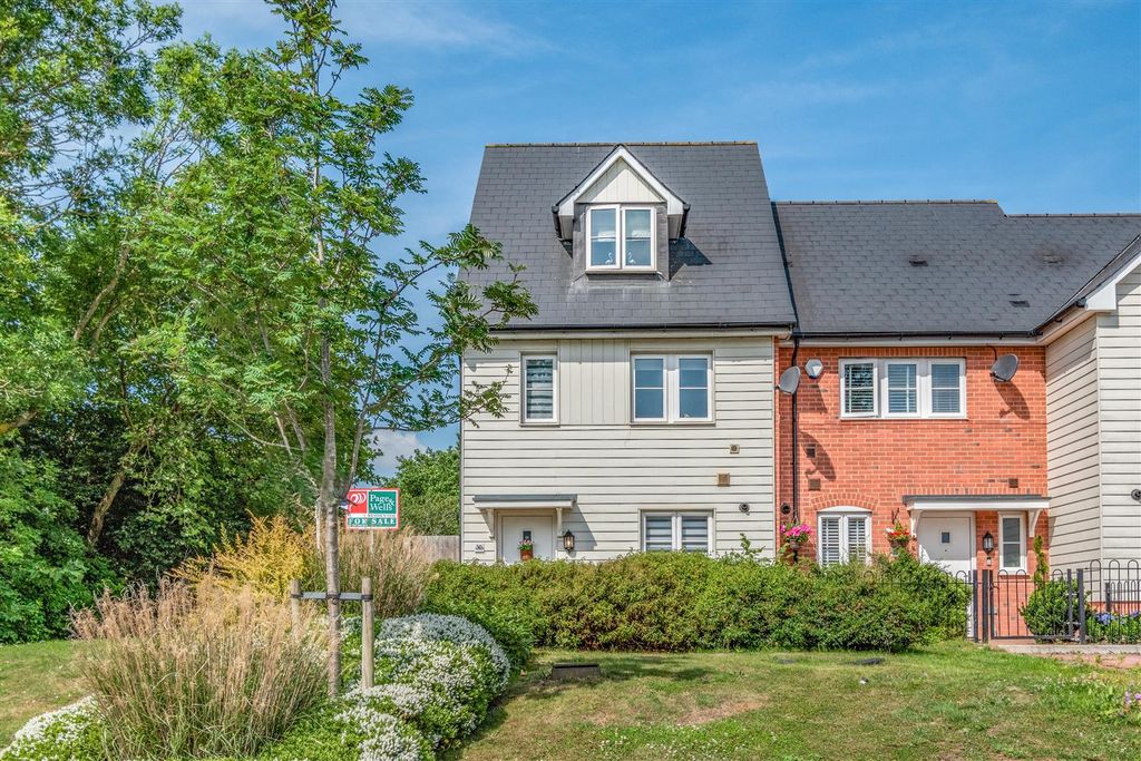 Property photo 1 of 16 8652976-Exterior05.Jpg