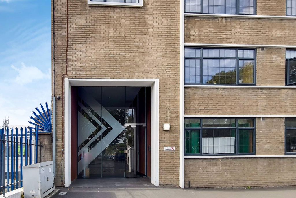 Property photo 2 of 8