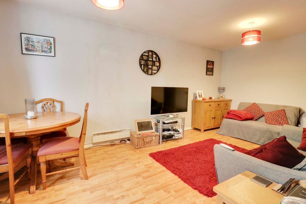 Property photo 3 of 11