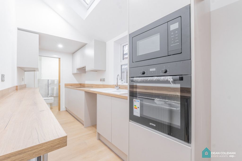 Property photo 2 of 25