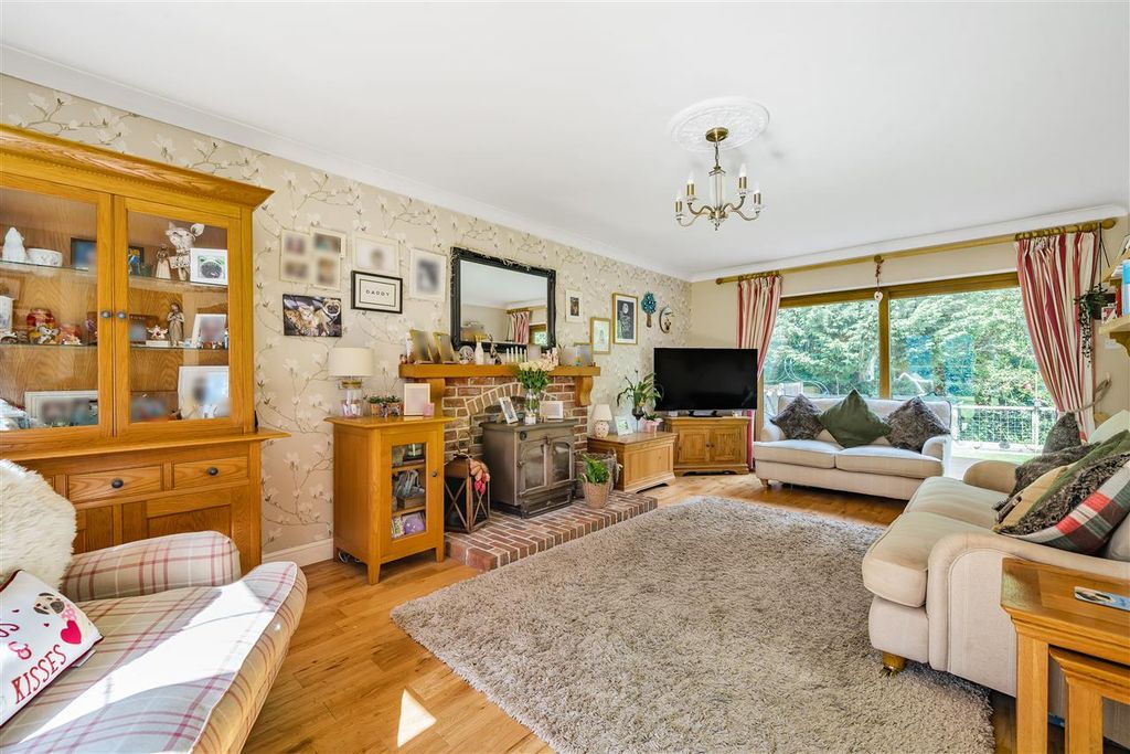 Property photo 3 of 28