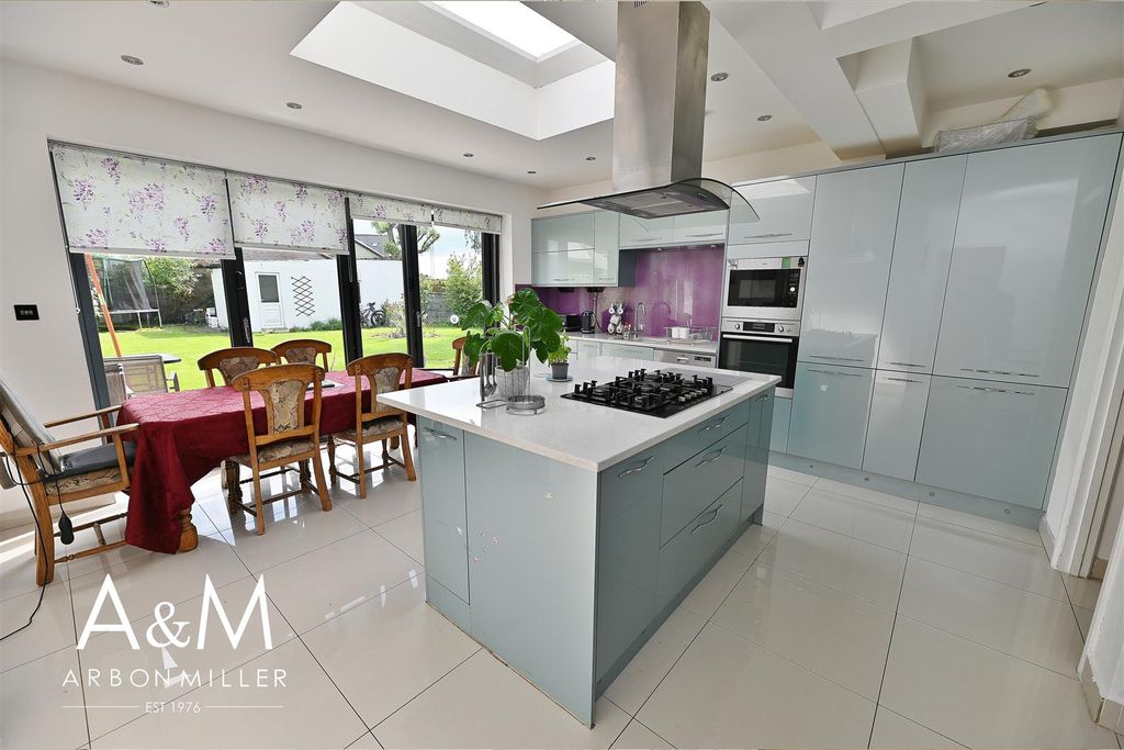 Property photo 2 of 25 Kitchen