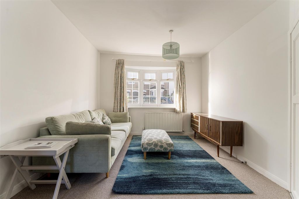 Property photo 2 of 25 Gaywood Road, E17