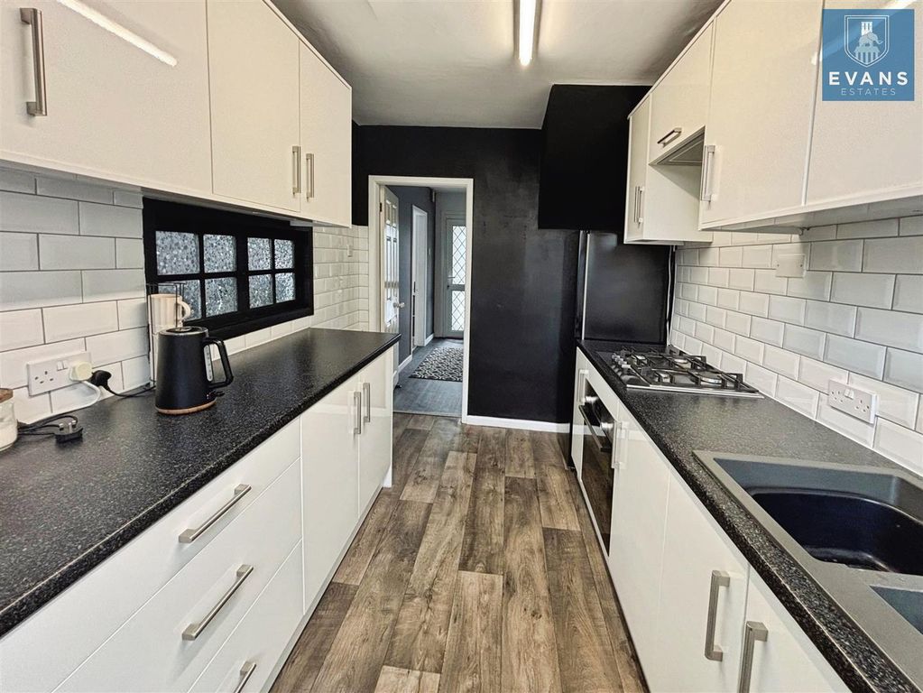 Property photo 3 of 23 Kitchen