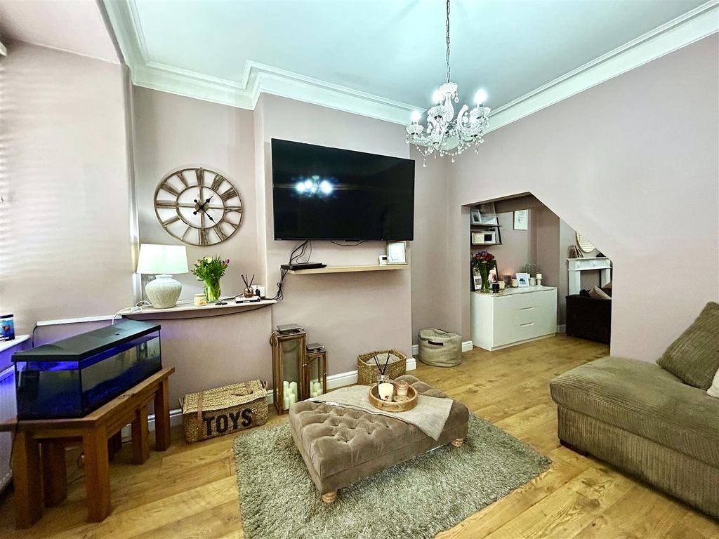 Property photo 2 of 12 Lounge