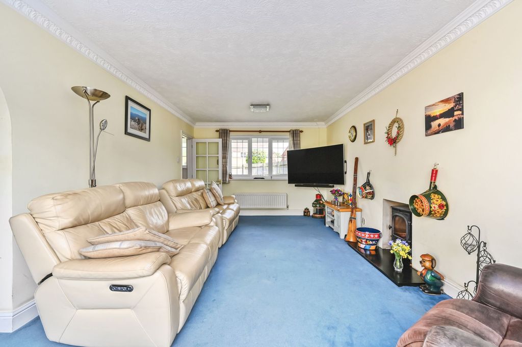 Property photo 2 of 27