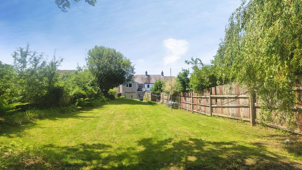 Property photo 2 of 28