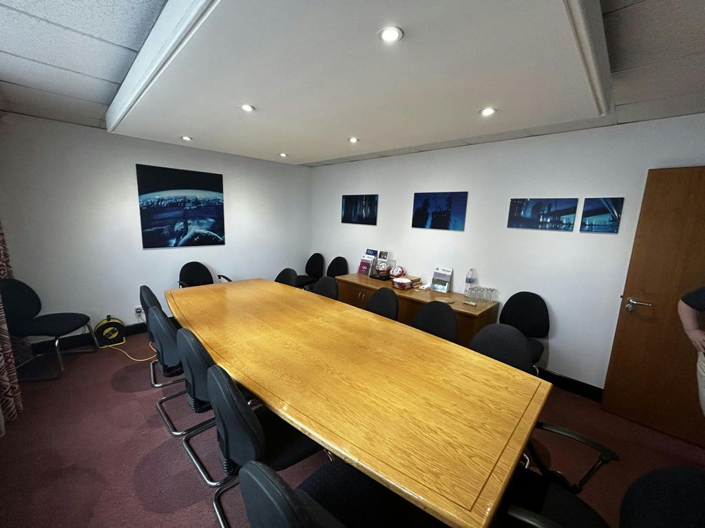 Property photo 3 of 10 00E8665d-c1Ef-4336-94E6-F4A55E2Bc53E.Jpg