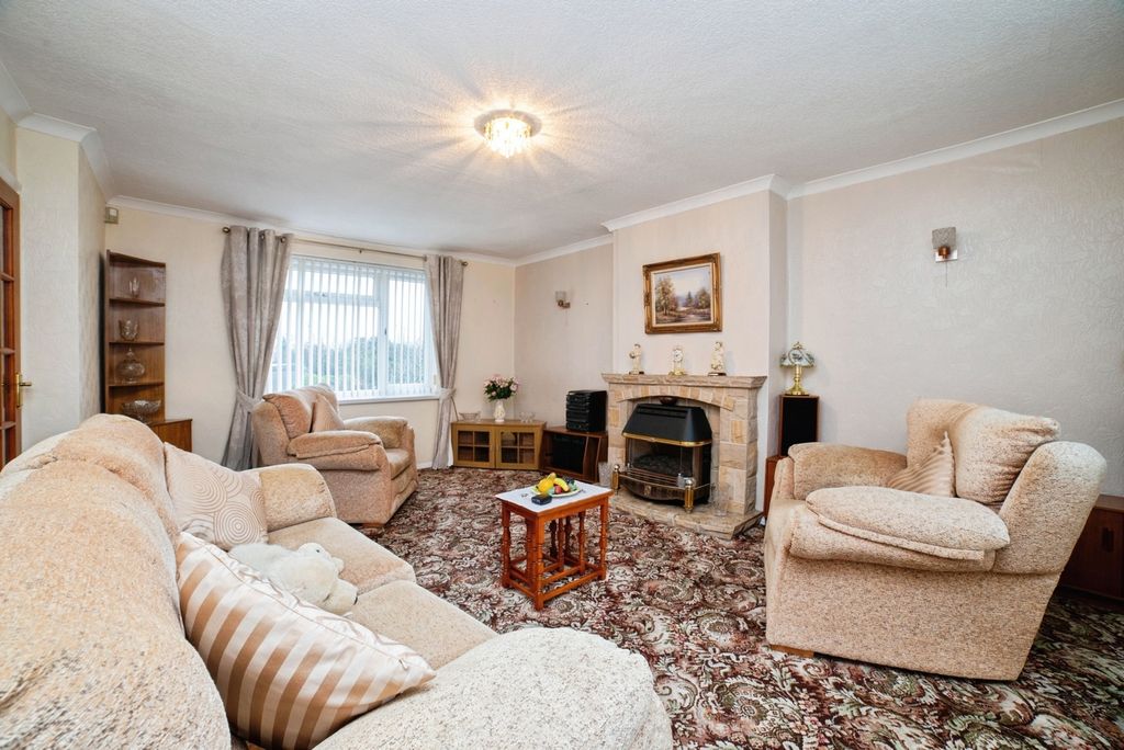 Property photo 2 of 25 Lounge