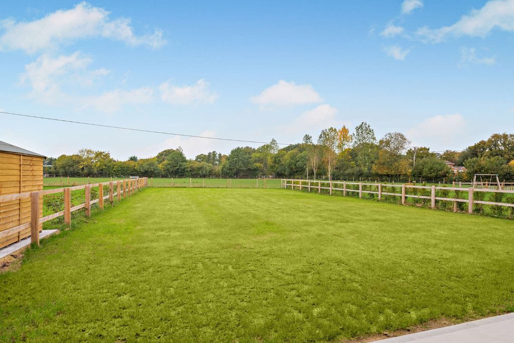 Property photo 2 of 17 Picture No. 13