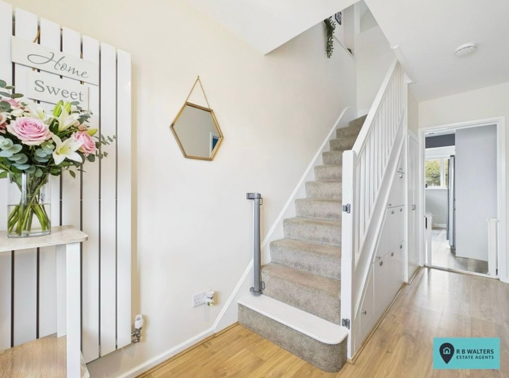 Property photo 3 of 23 Entrance Hall