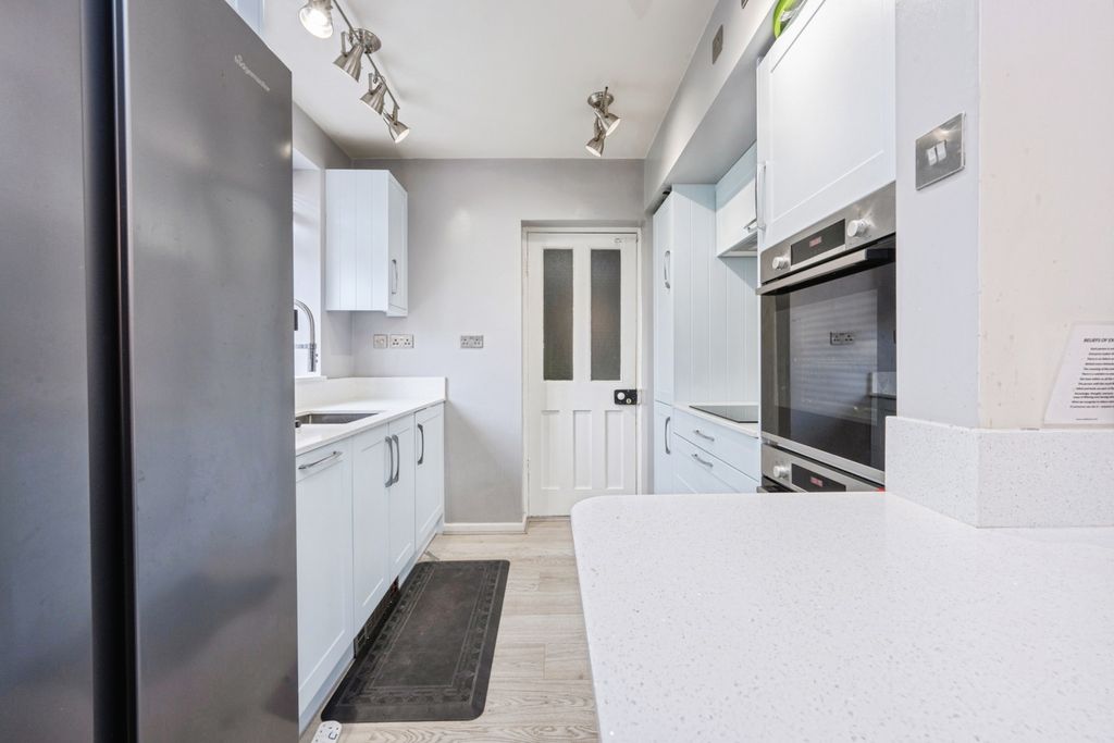 Property photo 3 of 17 Kitchen