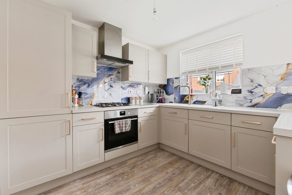 Property photo 2 of 17 Pbox-Img.Jpg