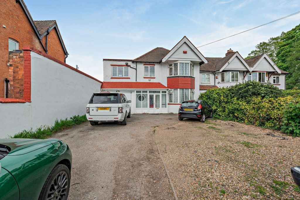 Property photo 1 of 32